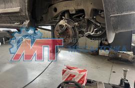 Обслуживание суппортов и замена передних и задних тормозных колодок Land Cruiser 200